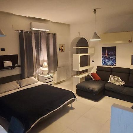Appartamento Suite Deluxe Climatiz Cucina Giardino Wifi Smart Tv Amazon Prime Video Inclusi Aci Bonaccorsi Exterior photo
